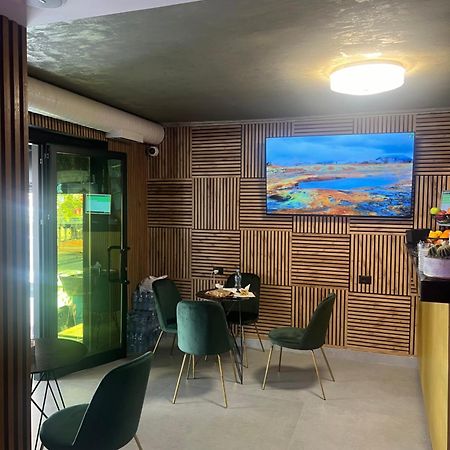 Holiday Apartments Тирана Екстер'єр фото